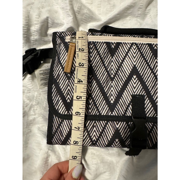 Skip Hop Diaper Clutch Organizer in Black and White - Picture 3 of 9